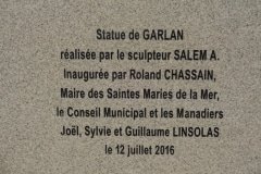 1 statue Garlan