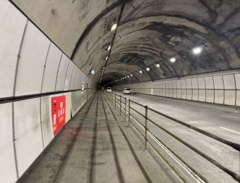 Traversée de tunnel bien aménagée