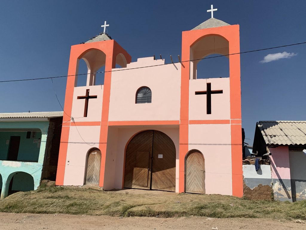 Petite église isolée