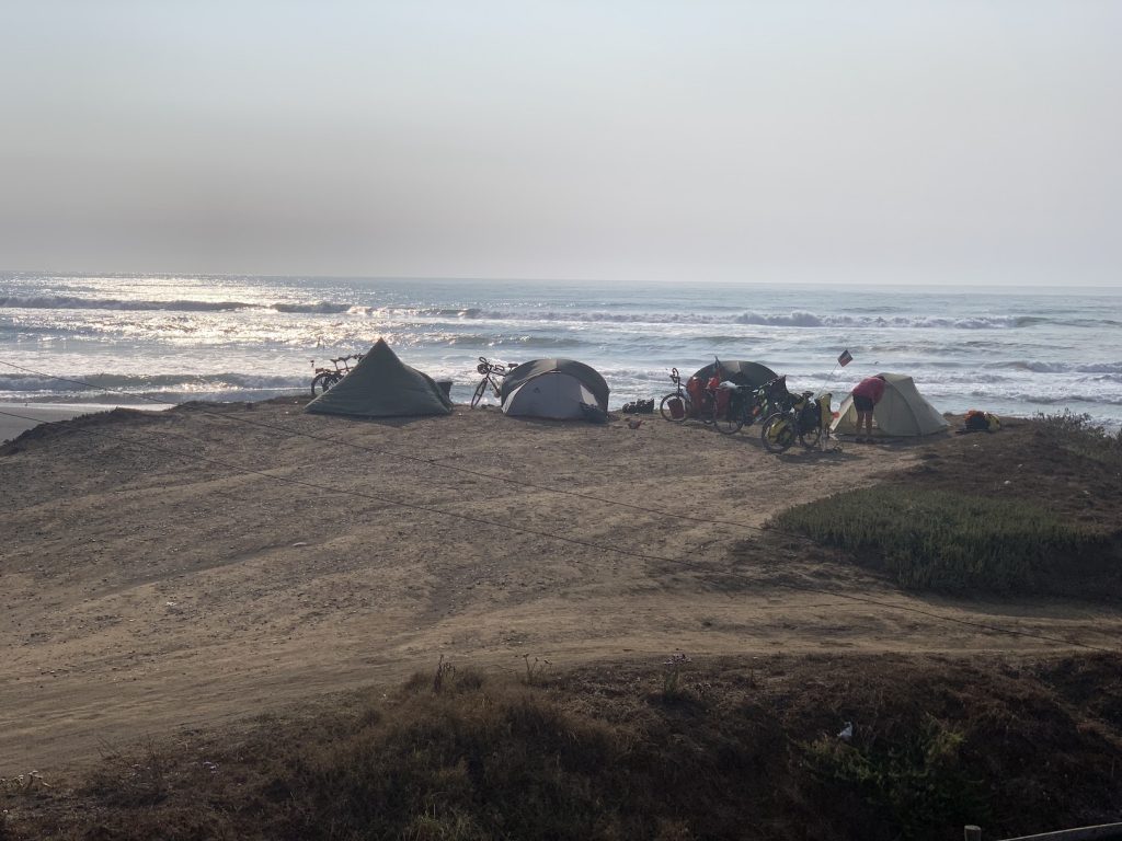 acampar frente al océano