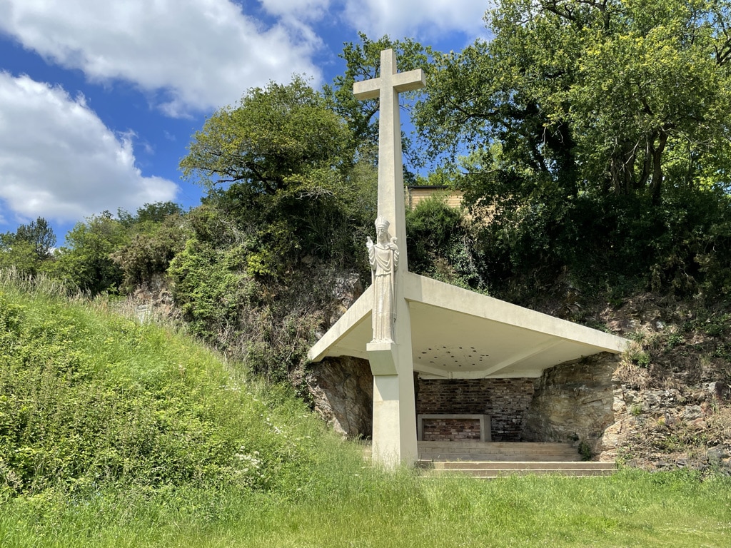 Una cruz en Saint Clair cerca de Genrouet