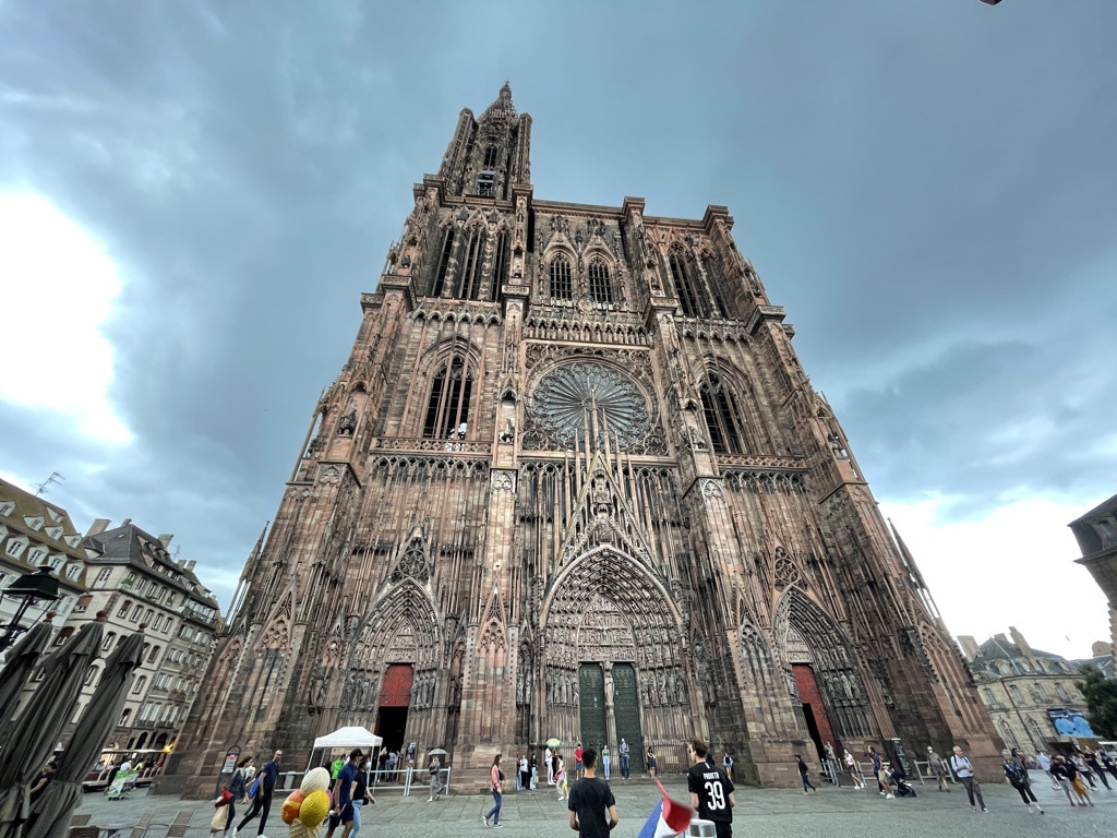 Enorme y magnífica catedral de Estrasburgo