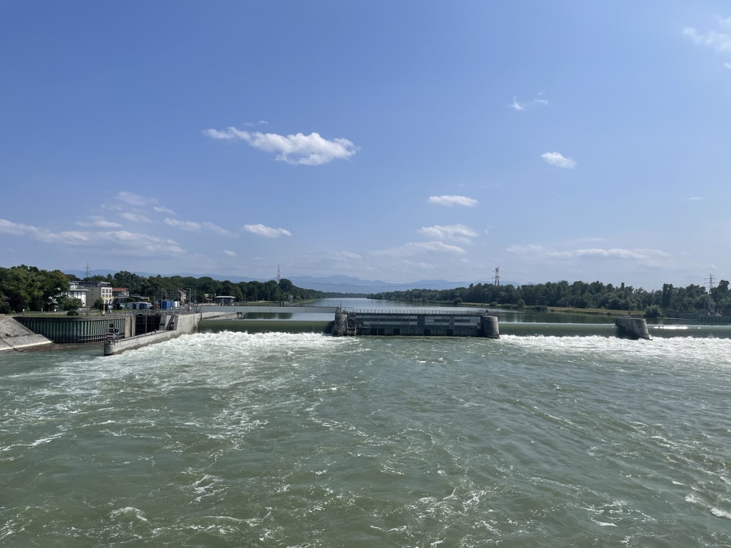 Le Rhin et son énorme débit d'eau