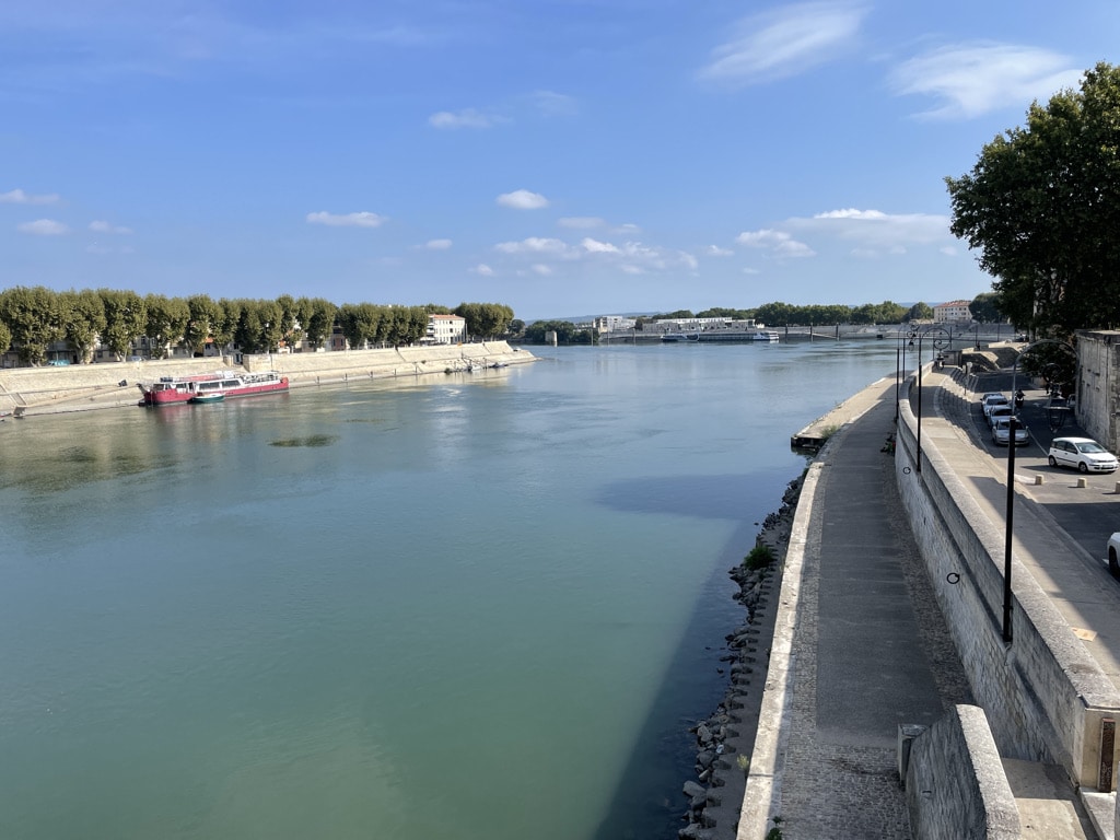 Arles y su río