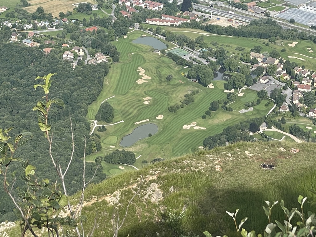 Este campo de golf visto desde el cielo
