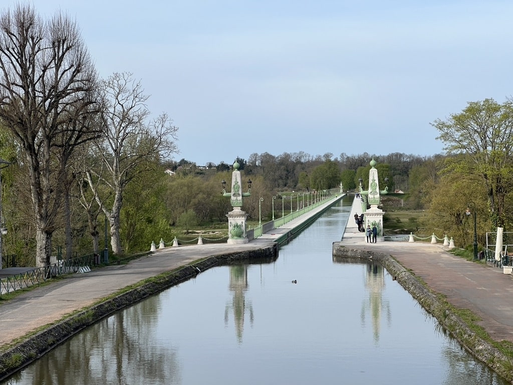 Puente del canal Briard