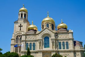 Iglesia de Varna y sus bonitas cúpulas