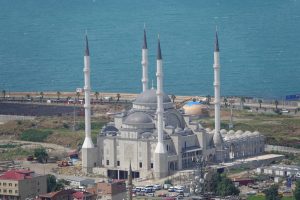 y otra mezquita