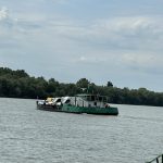 Cruzando el Danubio con un ferry