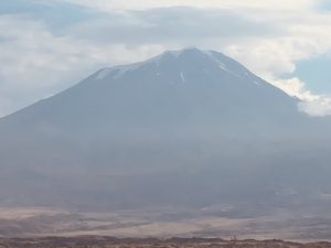 Monte Ararat en la niebla