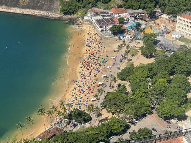 Petite plage isolée