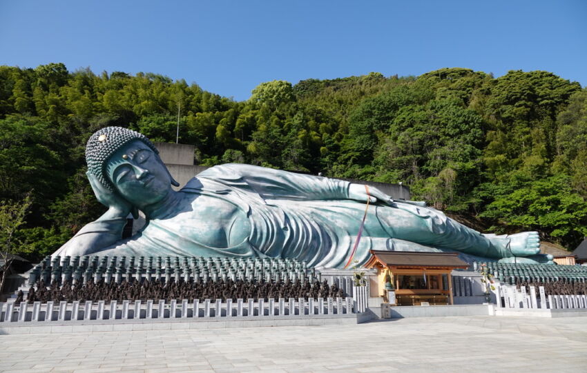 Le plus grand bouddha du monde en bronze