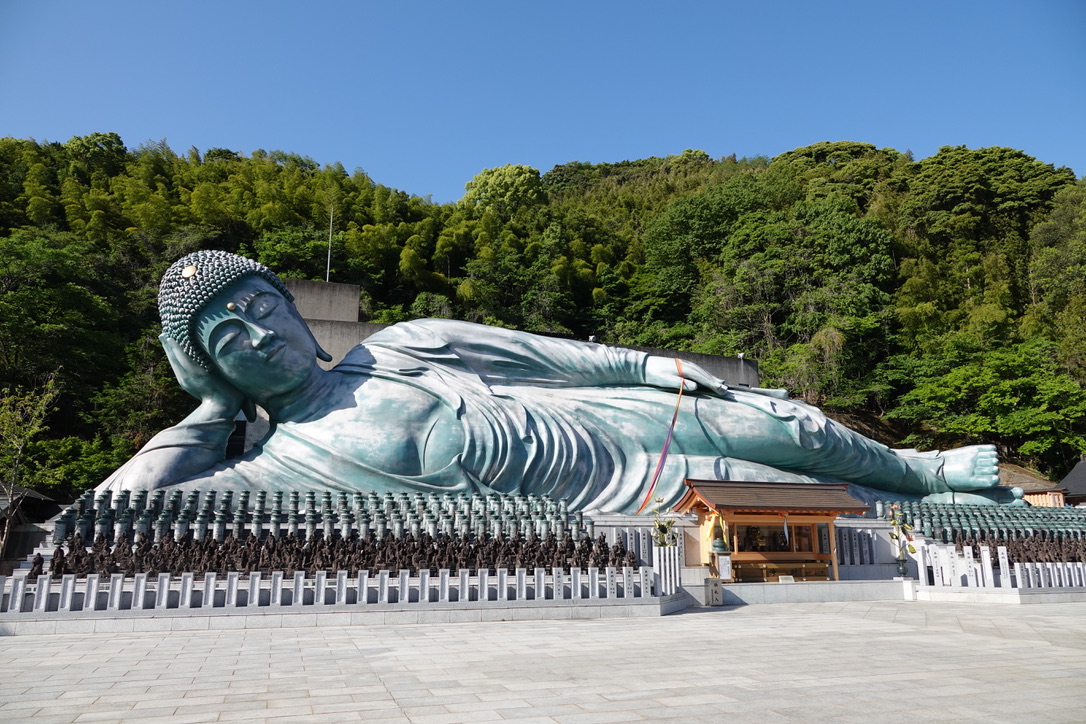 Le plus grand bouddha du monde en bronze